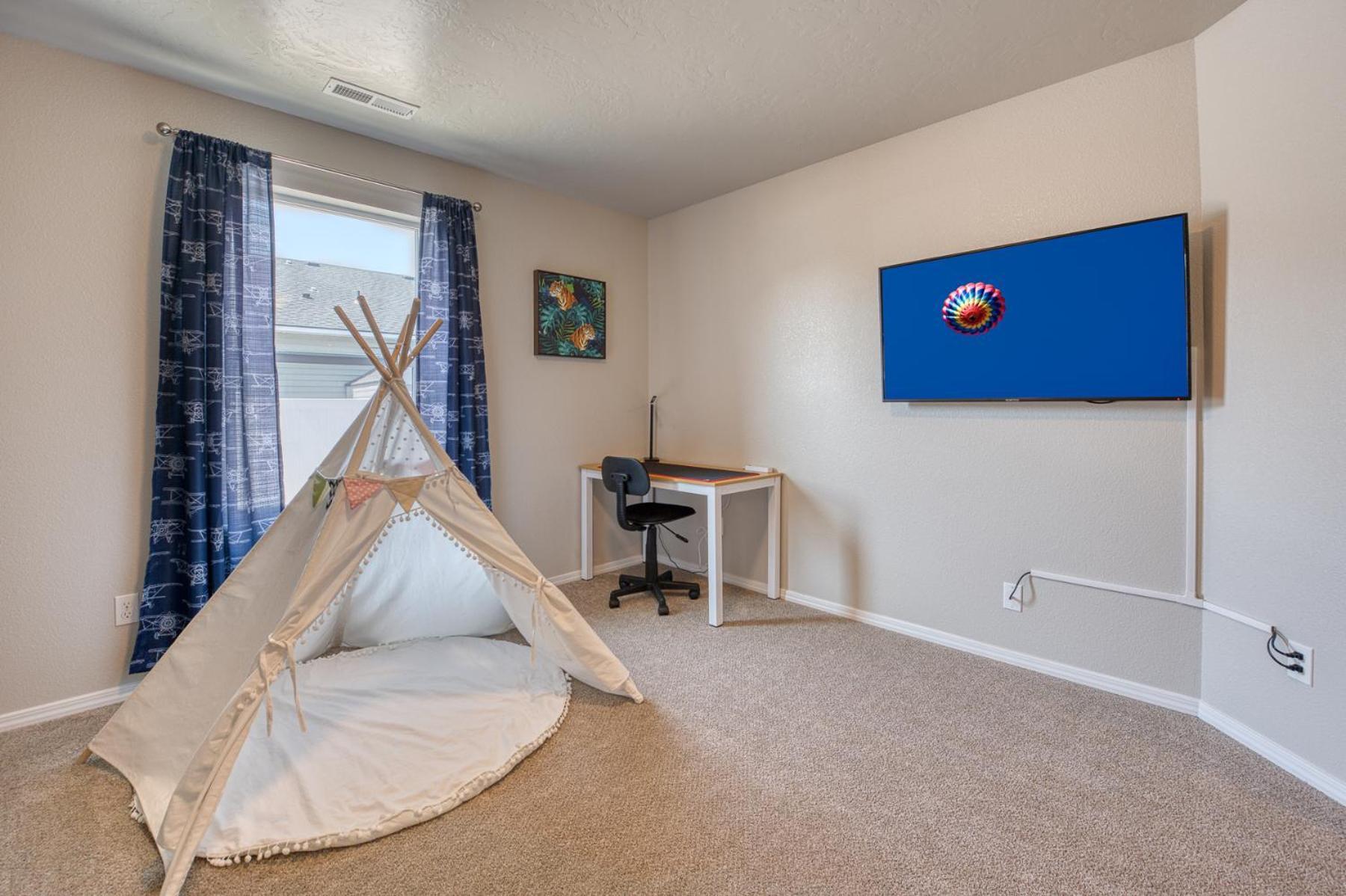 Family Friendly Playroom Garage Caldwell Eksteriør bilde